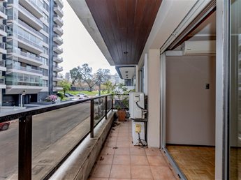 ALQUILER PUNTA CARRETAS  APARTAMENTO PRIMER PISO 194 M2 CON PATIO Y PARRILLERO