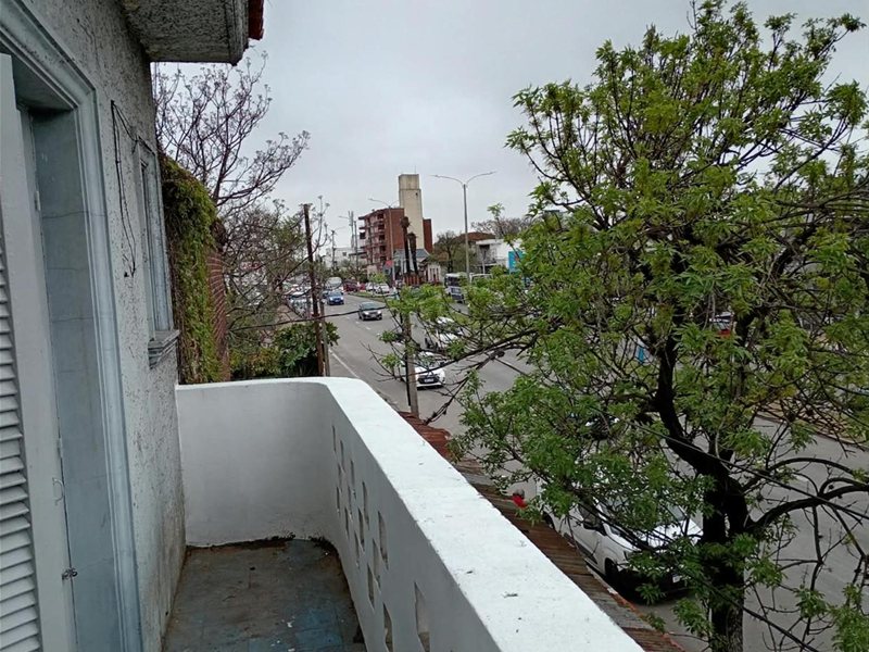 Alquiler Apartamento Sobre Boulevard Batlle y Ordoñez, 2 Dormitorios, amplio balcón ! - foto 3