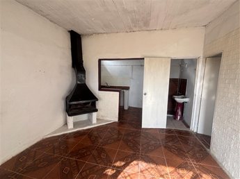 Casa en alquiler en Colón, planta baja,  con jardín al frente y lugar para coche.