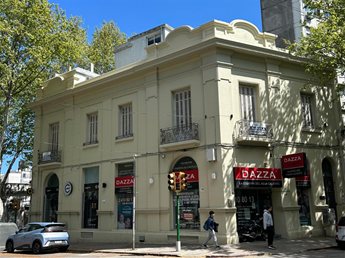 Alquiler casa de altos en Proa Constituyente Blanes y Maldonado 9 ambientes todos al frente