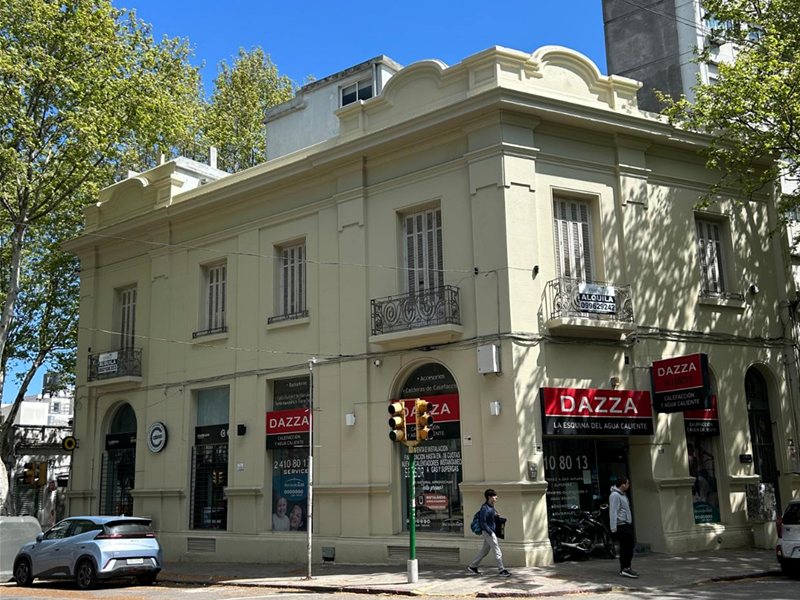 Alquiler casa de altos en Proa Constituyente Blanes y Maldonado 9 ambientes todos al frente - foto 1