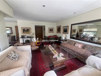 Apartamento en Carrasco. 3 Dormitorios con jardín Amplio
