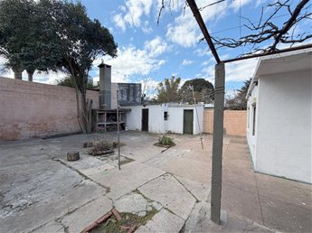 VENTA DE CASA EN BUCEO 3 DORMITORIOS PADRON UNICO