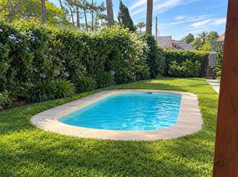 Casa  Alquiler Temporal Playa Mansa 4 dormitorios, piscina climatizada, Garaje