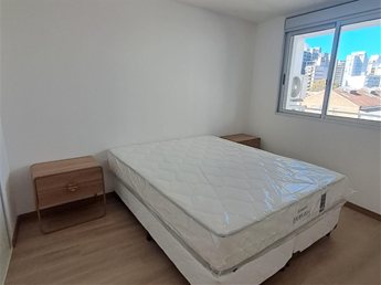 Venta apartamento amueblado con cochera en Tres Cruces - foto 7