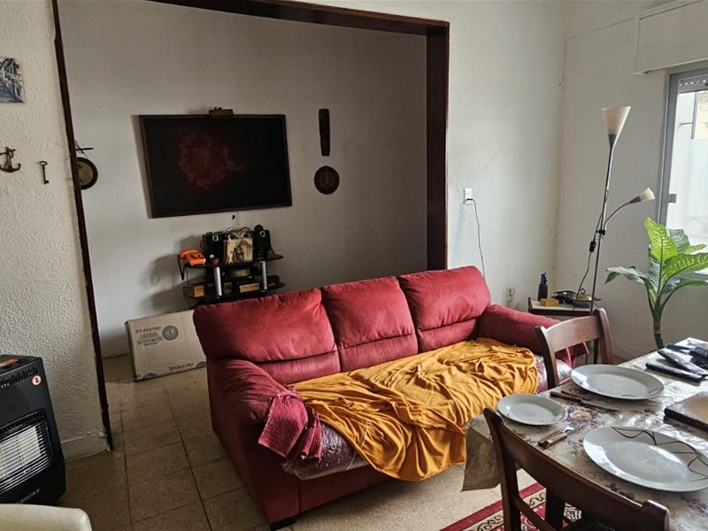 VENTA APARTAMENTO EN PLANTA BAJA 2 DORMITORIOS CON PATIO EN  LA COMERCIAL – IDEAL INVERSIÓN - foto 2