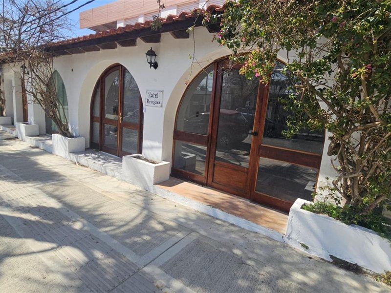 GRAN LOCAL  EN VENTA EN PARQUE DEL PLATA A PASOS DE LA RAMBLA. - foto 1