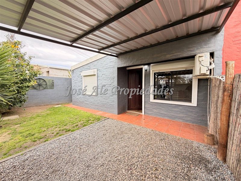 EN VENTA CASA DE 2 DORMITORIOS UBICADA EN EL REAL DE SAN CARLOS, COLONIA - foto 2