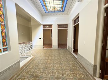 Alquiler de local a estrenar ideal para empresas, consultorios u oficinas sobre la calle Pablo de María, en su mejor ubicación. - foto 5