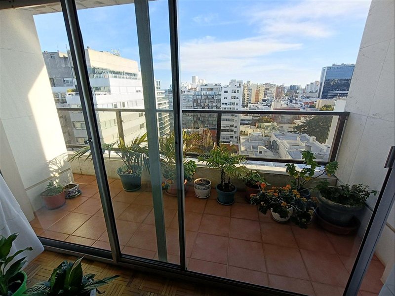 Alquiler Apartamento Punta Carretas 2 Dormitorios 3 Baños Garaje - foto 3