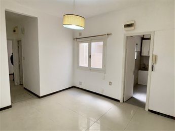 Apartamento en alquiler 1 dormitorio, baño, cocina definida y patio