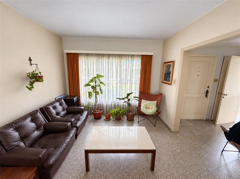 Malvín Casa en venta 3 dormitorios solidez, amplitud y gran fondo al Norte - foto 2