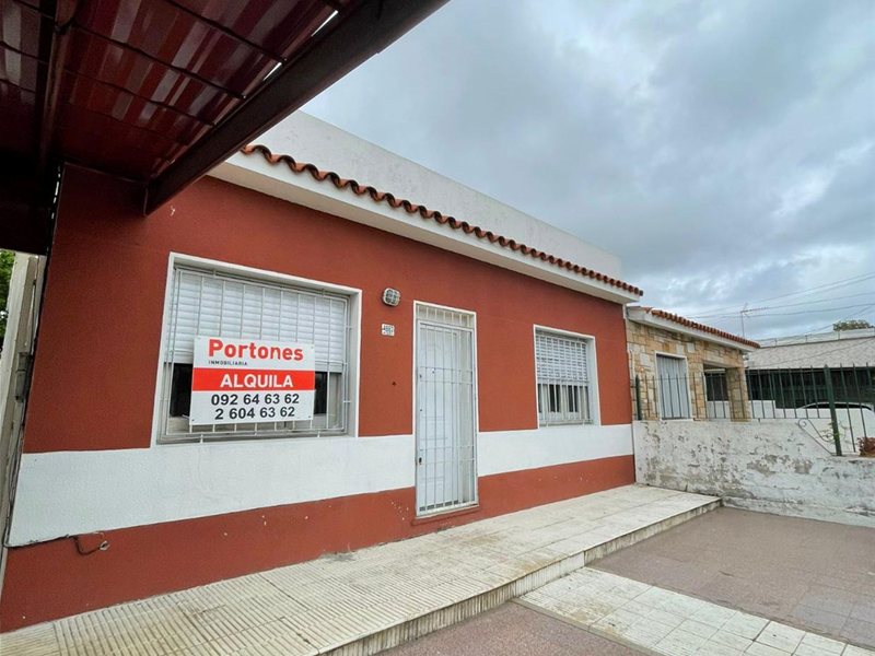 Se vende casa de dos dormitorios grandes y fondo en Maroñas - foto 2