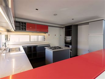 Primera fila Rambla del Pinar frente Médanos. 4 dorm (2 PB y 2 PA) Cocina Silestone integrada con isla y piscina climatizada con jardín. 3000 dolares de Alquiler. - foto 7
