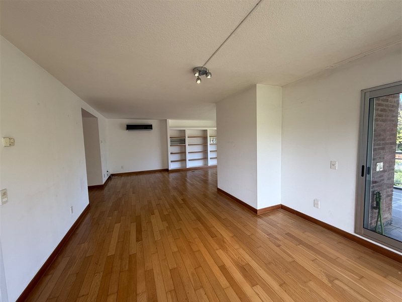 Único Departamento de 2010 próximo Sanlucar 3 Dormitorios amplios suite 4 baños, 2 Garajes paralelos, portería 8 hs, Gc $ 24.000 - foto 4