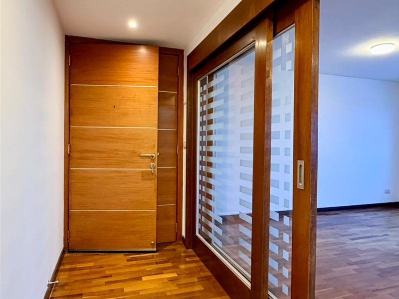Diamantis Plaza | Piso 18 con vista al mar, 3 dorm., parrillero y 2 garajes - foto 4