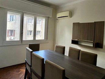 Apartamento Luminoso de 1 Dormitorio al Frente con Balcón – Centro