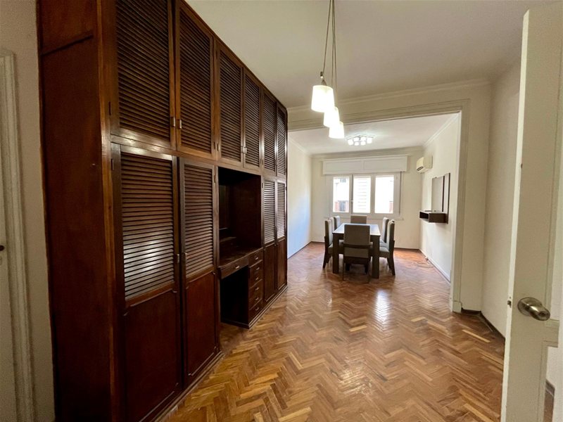 Apartamento Luminoso de 1 Dormitorio al Frente con Balcón – Centro - foto 3
