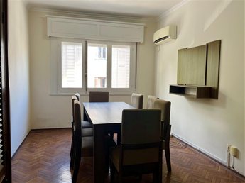 Apartamento Luminoso de 1 Dormitorio al Frente con Balcón – Centro - foto 4