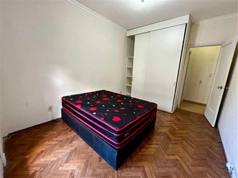 Apartamento Luminoso de 1 Dormitorio al Frente con Balcón – Centro - foto 5