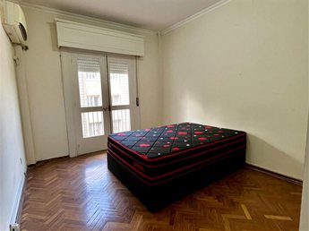 Apartamento Luminoso de 1 Dormitorio al Frente con Balcón – Centro - foto 6