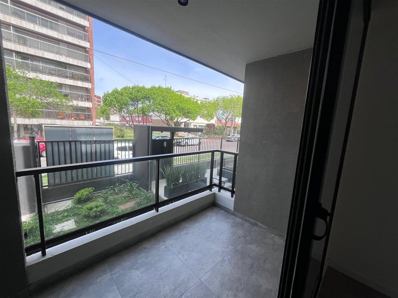 Apartamento de 2 dormitorios con patio con parrillero en venta - foto 3