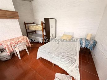EN ALQUILER MONOAMBIENTE AMOBLADO, SE ENCUENTRA EN EL REAL DE SAN CARLOS PROXIMO A LA UDE, CERP Y LICEO Nº2