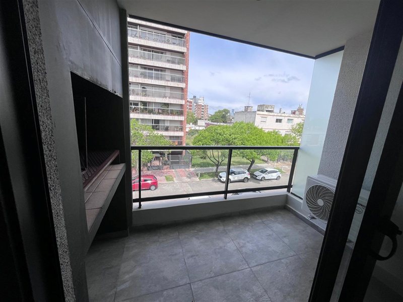 Apartamento de 2 dormitorios, balcón al frente con parrillero en venta - foto 4