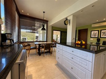 Casa En Venta De 4 Dormitorios Con Gran Jardín, Piscina Y Barbacoa - foto 6