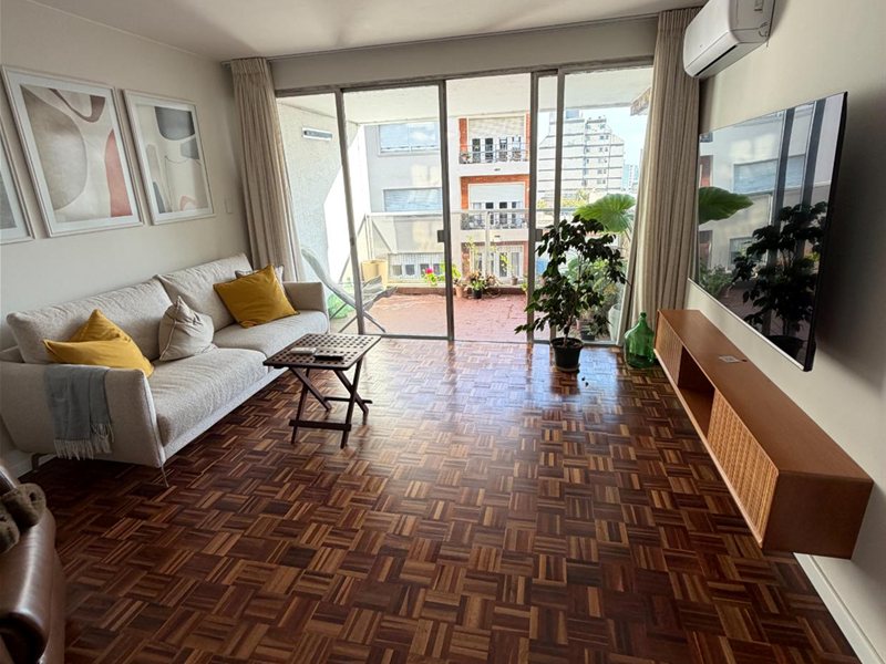 Alquiler apartamento totalmente amoblado y reciclado. 3 dormitorios 2 baños. Pocitos - foto 2