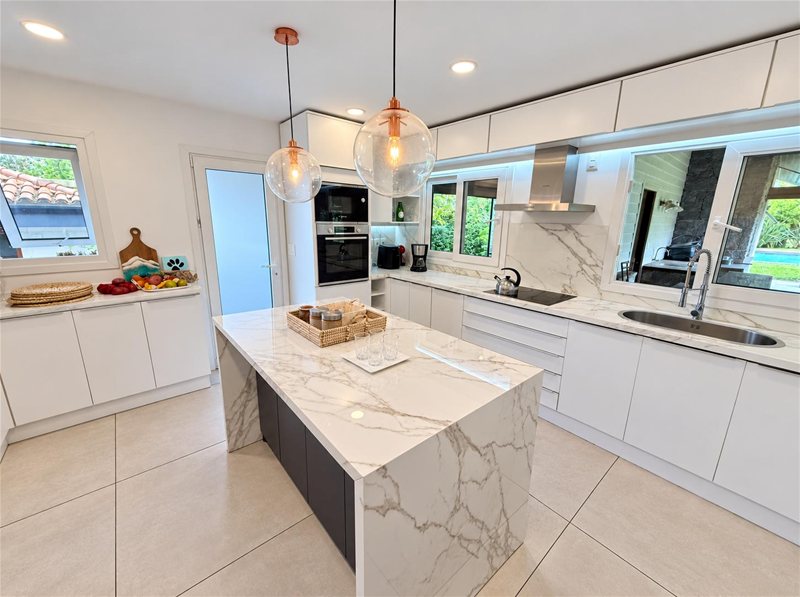 Casa a la venta en Lomas de La Tahona, 4 dormitorios, piscina y jardín Excelente Oportunidad - foto 7