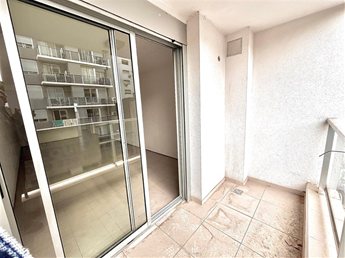 Cordón Sur. Precioso apartamento amplio y luminoso !! CON GGE FIJO . Living comedor con terraza. 2 Dormitorios. 1 Baño . Cocina definida muy cómoda   Buena profusión de placares y tza.
