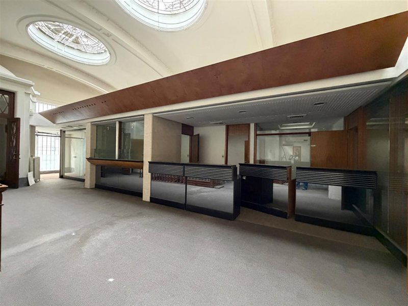 ALQUILER LOCAL COMERCIAL EN CIUDAD VIEJA GRAN METRAJE - foto 2