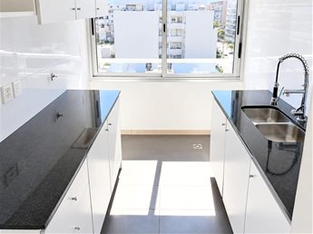 Alquiler Apartamento Punta Carretas 2 dormitorios, garage para 2 autos, a mts de Rambla - foto 4