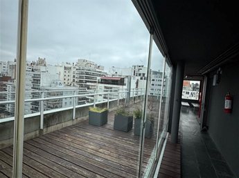 Monoambiente con patio a media cuadra de rambla - foto 6