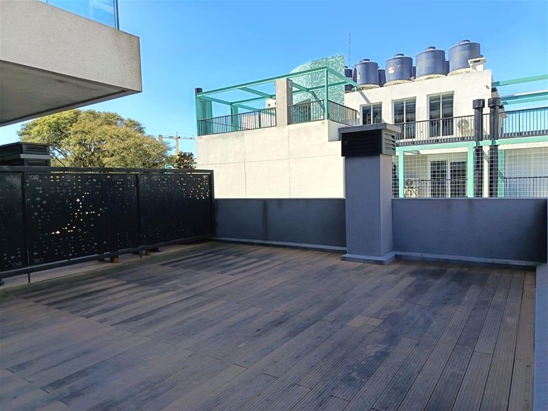 PUNTA CARRETAS Venta magnífico Apartamento 2 Dormitorios a 1 cuadra y media del Shopping, 2 Baños con 71m2 de terrazas y garaje, AMENITIES: Piscina en azotea, Parrillero, Gimnasio - foto 4