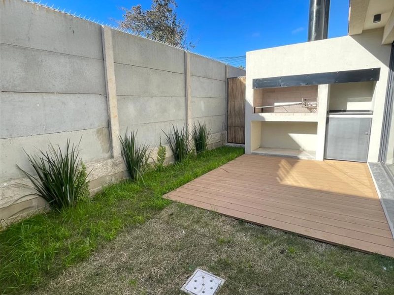 Casa en venta sobre la calle Juan Pedro Beranger frente al Anglo School - foto 4