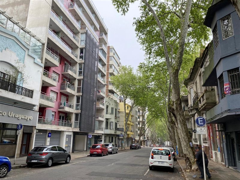 Terreno para edificio de 10 pisos en el centro próximo 18 de Julio al sur para vivienda promovida venta - foto 2