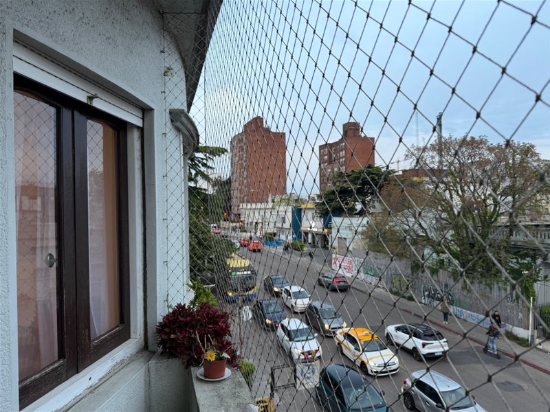 Se vende Apto en La Blanqueada 3 dormitorios y 2 baños, balcón al frente y terraza contrafrente. - foto 3