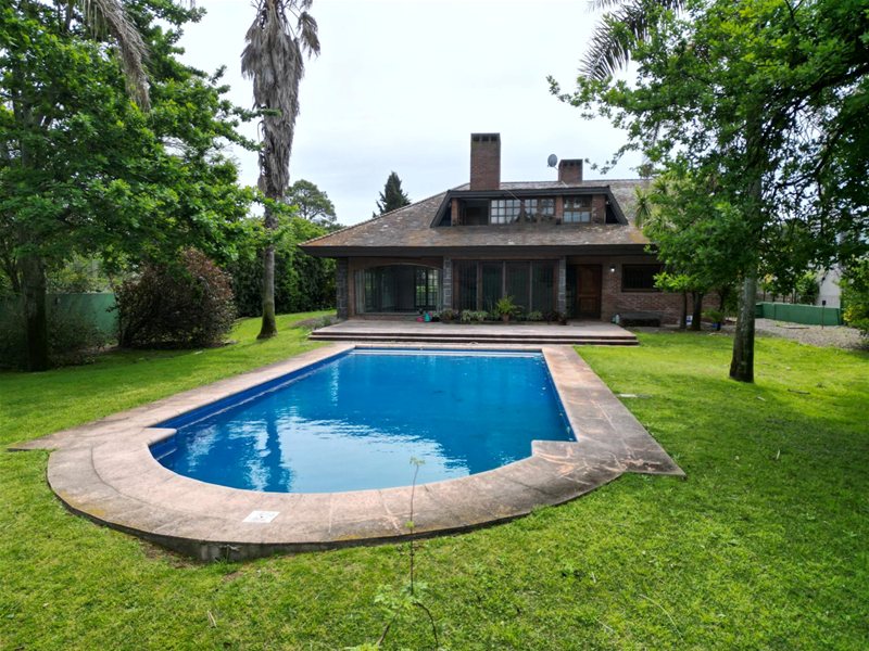 Alquiler Casa Carrasco 4 suites Piscina Barbacoa Garage 4 Calefacción Zona Embajadas Gran Parquizado - foto 3