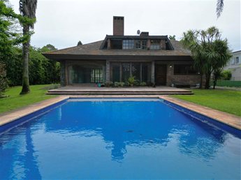 Alquiler Casa Carrasco 4 suites Piscina Barbacoa Garage 4 Calefacción Zona Embajadas Gran Parquizado