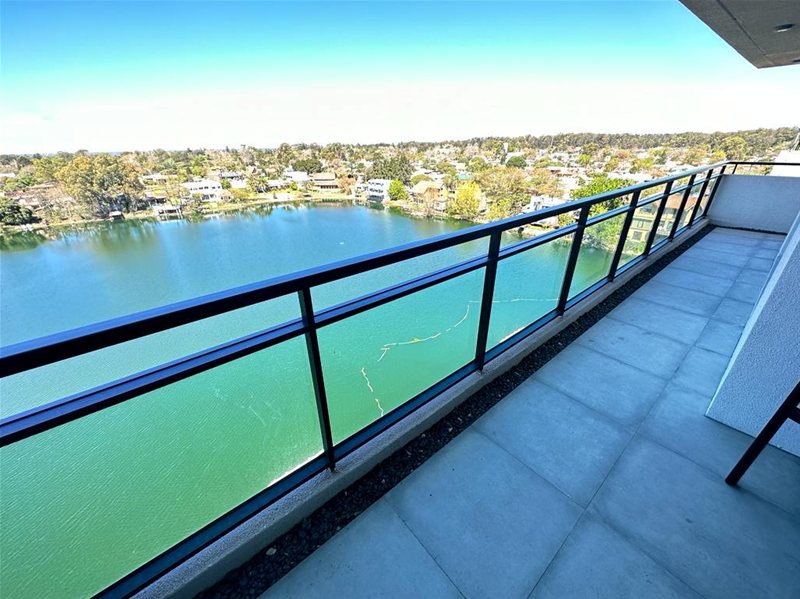 LAGOS DE CARRASCO INTERLAGOS Pre Venta Apartamento 1 Dormitorio, vistas al lago, amplias terrazas, muy luminoso, AMENITIES: Barbacoa, Parrillero, Beneficios fiscales, Entrega Diciembre 2026 - foto 1