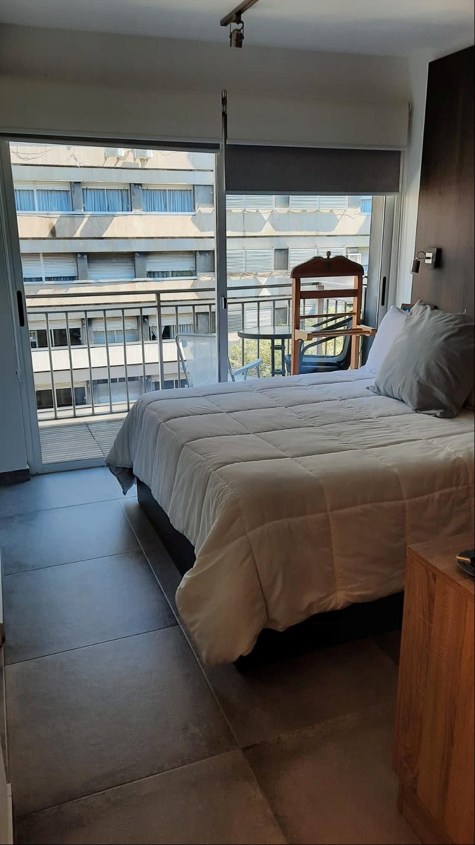 Pocitos, Un Ambiente amplio, con cama doble, cocina definida, lavadero. Terraza al frente. Reciclado · Foto 1