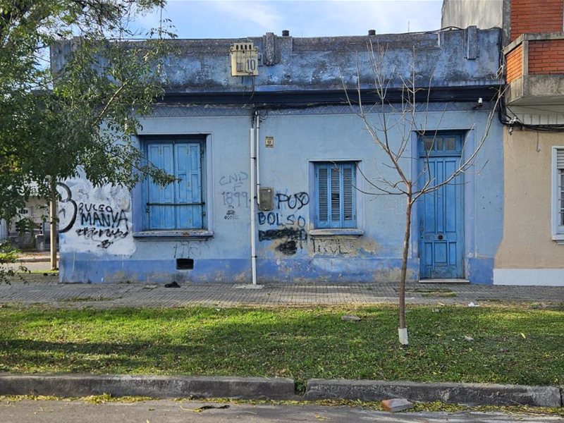 Venta de local  con otro ambiente en Buceo, baño y kitchenette para reciclar - foto 1