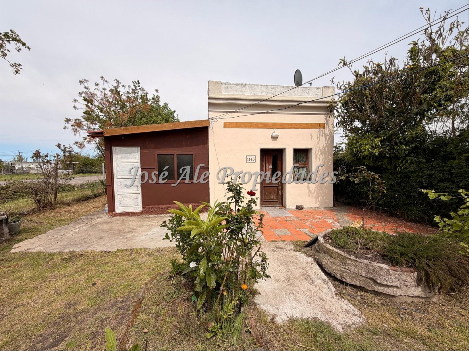 EN ALQUIELR CASA DE 2 DORMITORIOS UBICADA PROXIMA A FERNANDO J CARBARLLO, COLONIA. · Foto 4