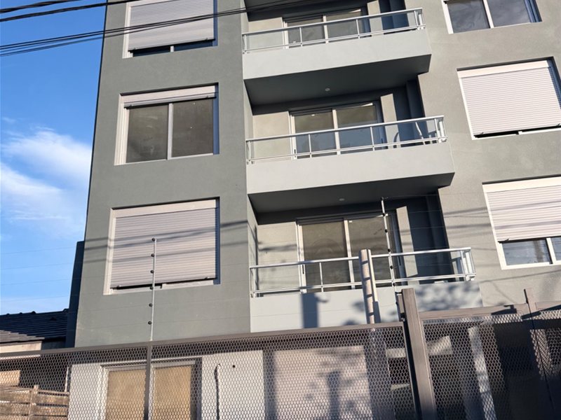 Se Alquila Monoambiente a estrenar en Buceo sobre Plutarco al frente con orientación Norte. Amenities y electrodomésticos en cocina horno, anafe y extracor - foto 2