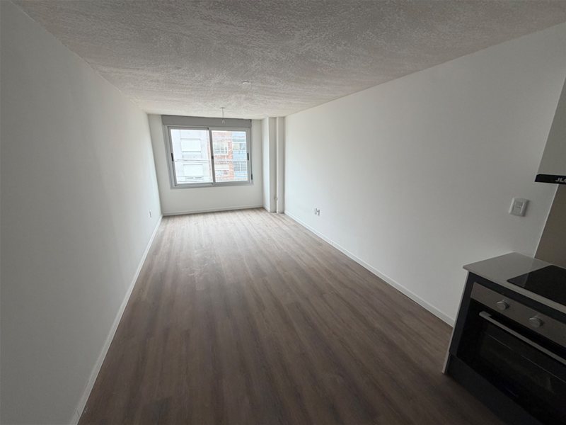 Se Alquila Monoambiente a estrenar en Buceo sobre Plutarco al frente con orientación Norte. Amenities y electrodomésticos en cocina horno, anafe y extracor - foto 3
