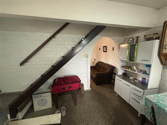 Apartamento duplex en venta en Complejo 12 de Octubre en Lezica.