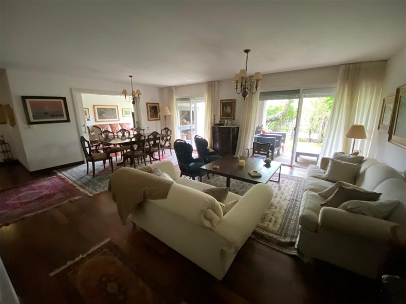 Venta apartamento Carrasco sur de 3 dormitorios con estar parrillero jardin propio y 2 garages independientes - foto 1