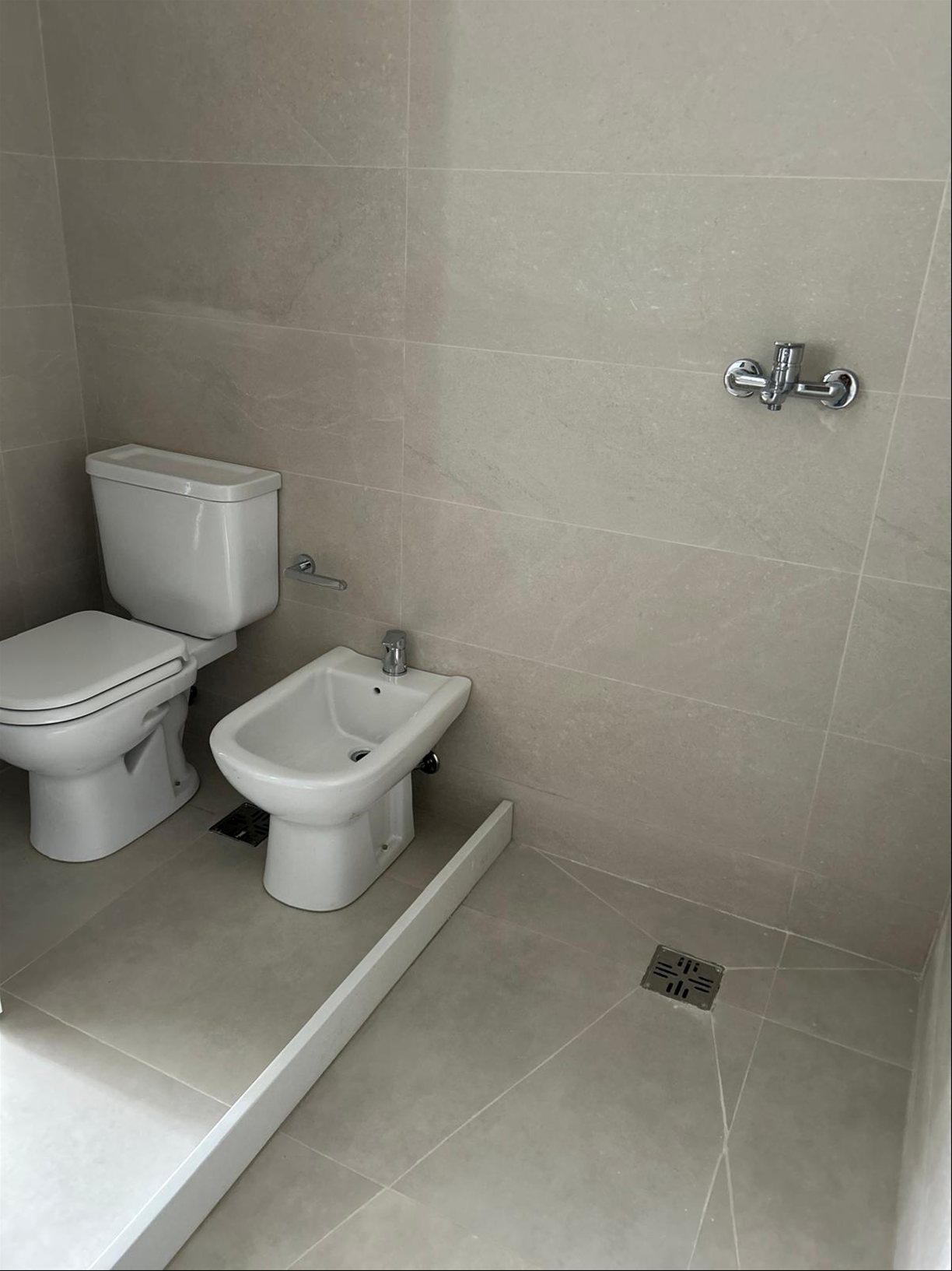 Alquiler apartamento de 2 dormitorios en Tres Cruces, con garaje incluído en el precio, electrodomésticos. · Foto 4